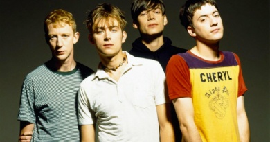 On the 26 August 1995 Blur gets their first U.K number 1 with “Country House”