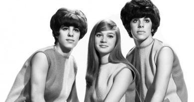 In 1964, with their “teen death song”, the vocal band The Shangri-Las went No.1 “Leader Of The Pack”