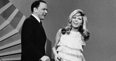 In 1967 Frank Sinatra and daughter Nancy Sinatra release their famous No.1 hit duet “Somethin’ Stupid”