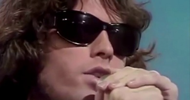 On December 1967 The Doors perform on The Jonathan Winters Show